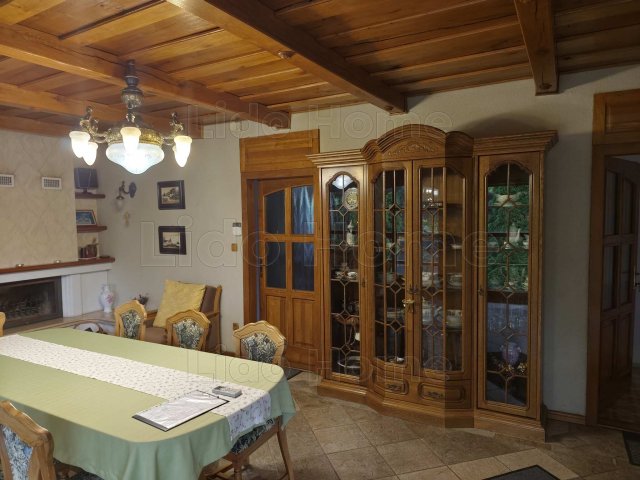 Eladó családi ház, Balatonalmádiban 345 M Ft, 8+4 szobás