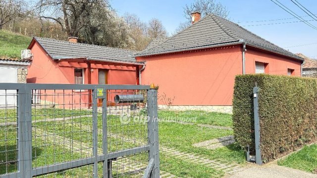 Eladó családi ház, Pécsett 91 M Ft, 3 szobás