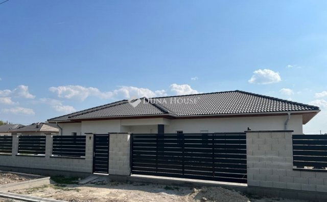 Eladó családi ház, Halásztelken 143.99 M Ft, 4 szobás