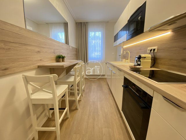 Eladó téglalakás, Szegeden, Dugonics téren 75 M Ft, 2 szobás