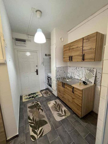 Eladó panellakás, Dunaújvárosban 27.9 M Ft, 1 szobás