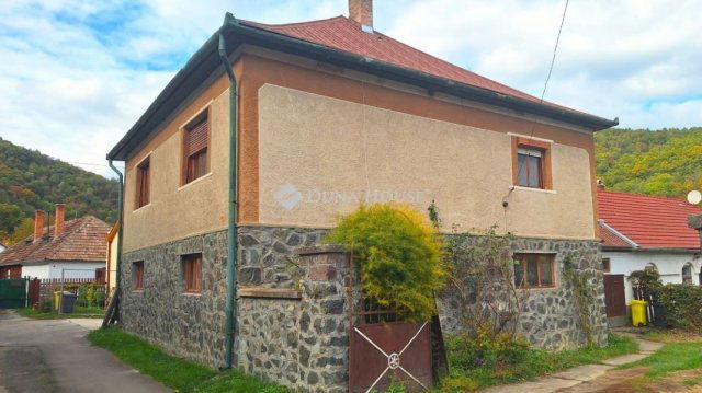 Eladó családi ház, Szarvaskőben 49.5 M Ft, 5 szobás