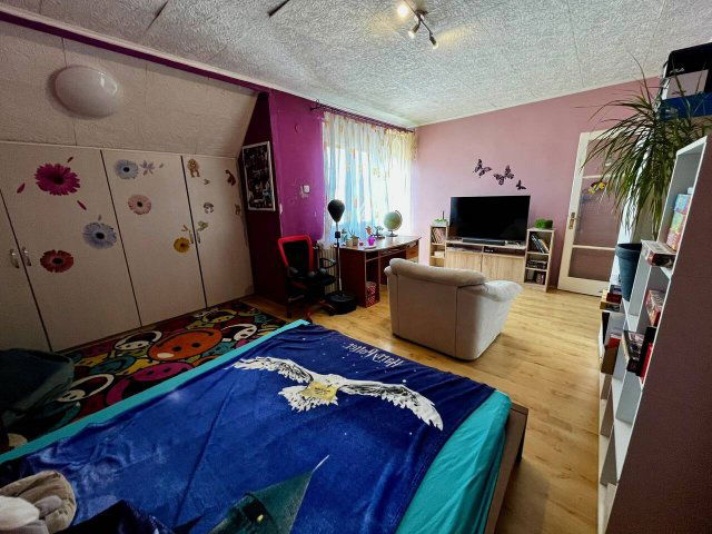 Eladó családi ház, Pécsett 89 M Ft, 3 szobás