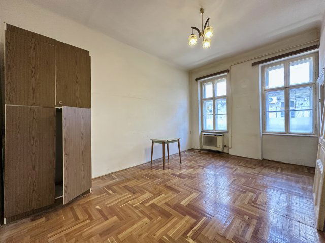 Eladó téglalakás, Budapesten, VIII. kerületben, Bezerédj utcában