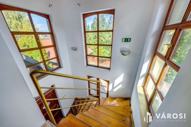 Eladó családi ház, Kőröshegyen 129.9 M Ft, 7 szobás