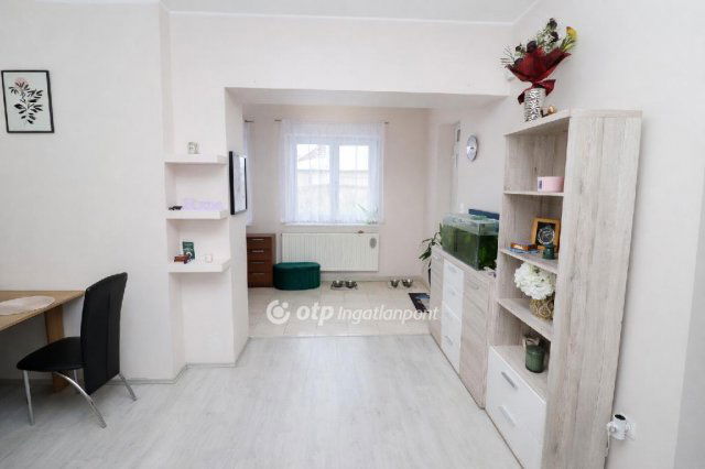 Eladó családi ház, Tasson 85 M Ft, 5 szobás