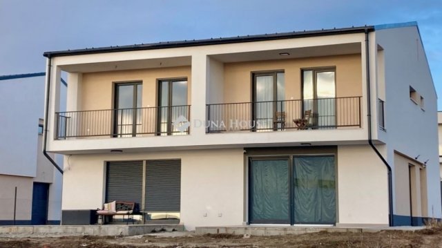 Eladó ikerház, Budapesten, XVII. kerületben 155 M Ft, 4 szobás