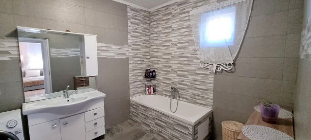 Eladó családi ház, Bicskén 79.5 M Ft, 3 szobás