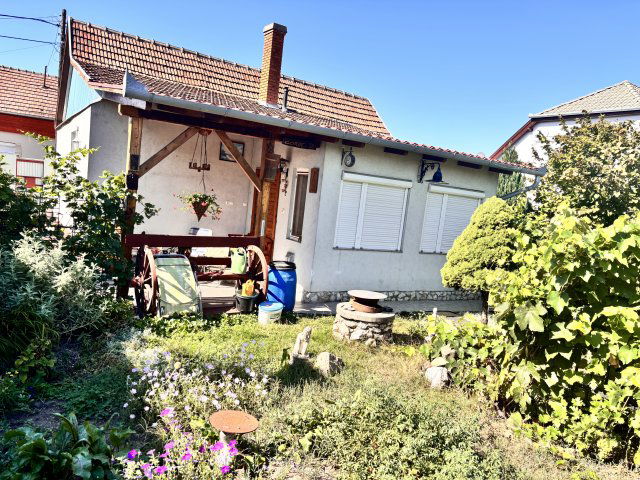 Eladó családi ház, Szolnokon 36 M Ft, 1+1 szobás