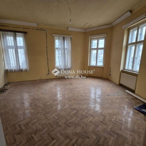 Eladó téglalakás, Szegeden 61 M Ft, 3 szobás