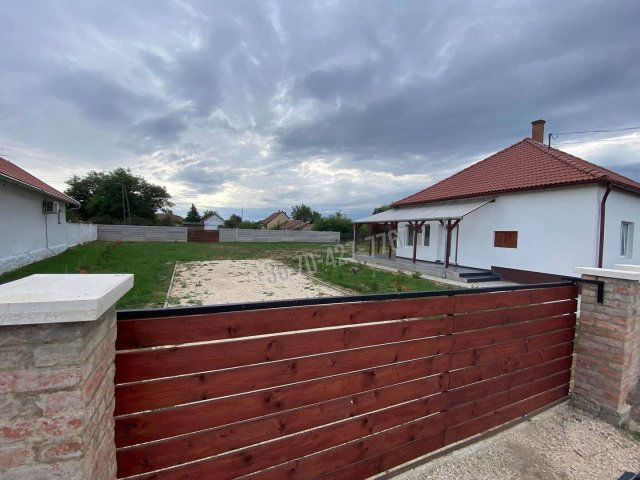 Eladó családi ház, Abádszalókban 38 M Ft, 3 szobás