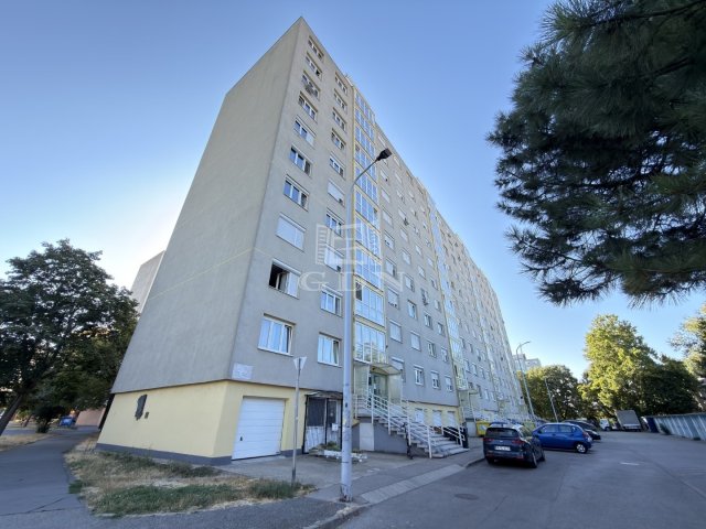 Eladó panellakás, Székesfehérvárott 61.9 M Ft, 3 szobás