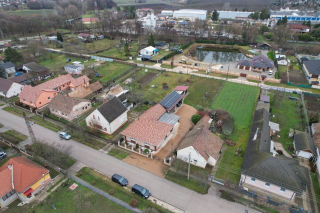 Eladó családi ház, Környén 166 M Ft, 4 szobás