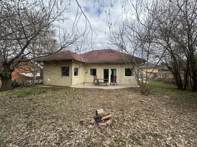 Eladó családi ház, Mogyoródon 85 M Ft, 1+3 szobás