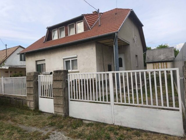 Eladó családi ház, Esztergomban 73.9 M Ft, 5+1 szobás