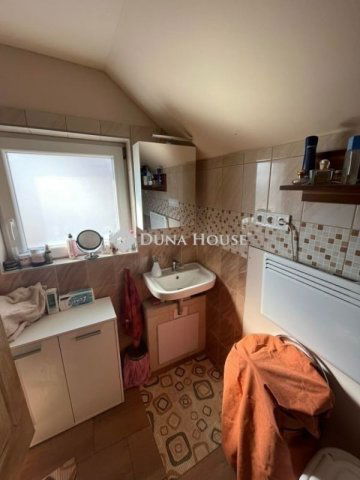 Eladó téglalakás, Pécsett 47 M Ft, 2 szobás