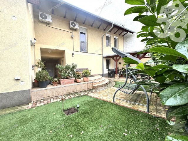 Eladó családi ház, Kecskeméten 215 M Ft, 6 szobás