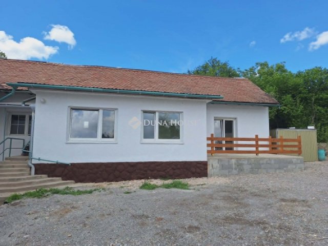 Kiadó iroda, Pécsett 250 E Ft / hó, 1 szobás