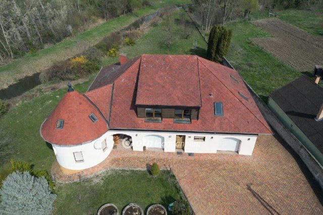 Eladó családi ház, Ásványrárón 159.9 M Ft, 8 szobás