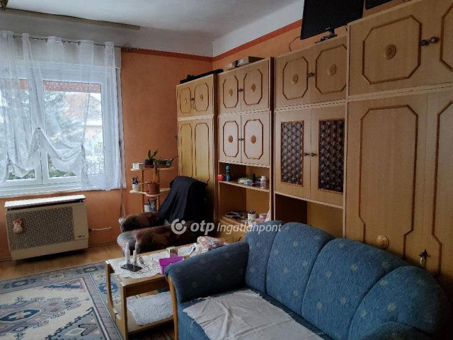 Eladó családi ház, Turán 58 M Ft, 3 szobás