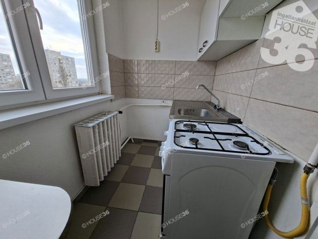 Eladó panellakás, Kiskunfélegyházán 25 M Ft, 1 szobás