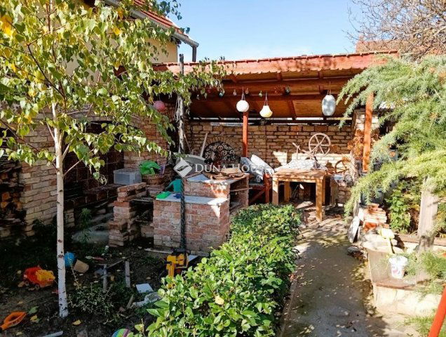 Eladó családi ház, Esztergomban 109 M Ft, 5+1 szobás