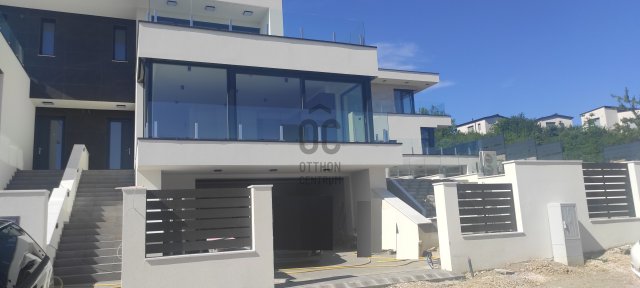 Eladó ikerház, Budapesten, III. kerületben 324.9 M Ft, 4 szobás