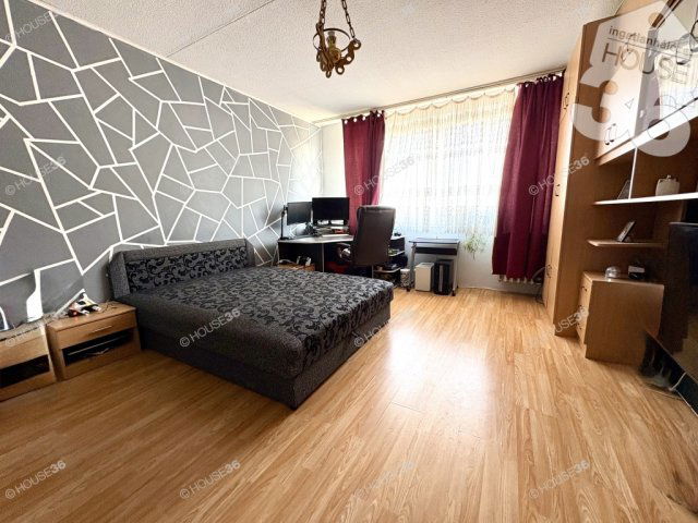 Eladó panellakás, Kiskunfélegyházán 29.99 M Ft, 2 szobás