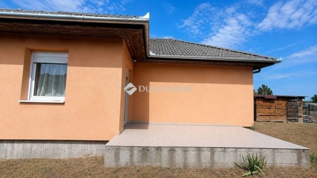 Eladó családi ház, Szentmártonkátán 64.9 M Ft, 4 szobás