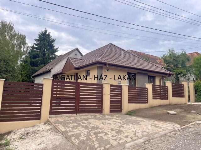 Eladó ikerház, Pécelen 84.9 M Ft, 3+1 szobás