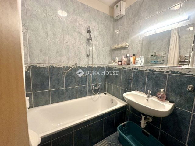 Eladó téglalakás, Budapesten, III. kerületben 100 M Ft, 4 szobás