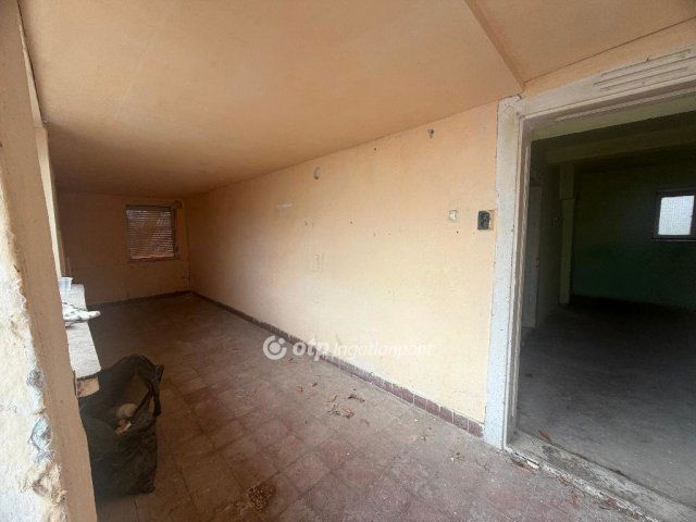 Eladó családi ház, Orosházán 3.9 M Ft, 2+1 szobás