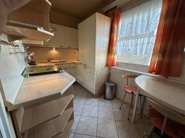 Eladó panellakás, Budapesten, XXI. kerületben, Zrínyi utcában