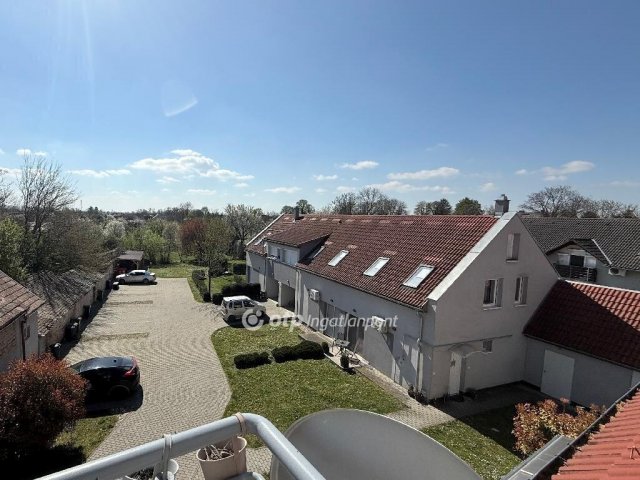 Eladó téglalakás, Bólyban 70 M Ft, 1+2 szobás