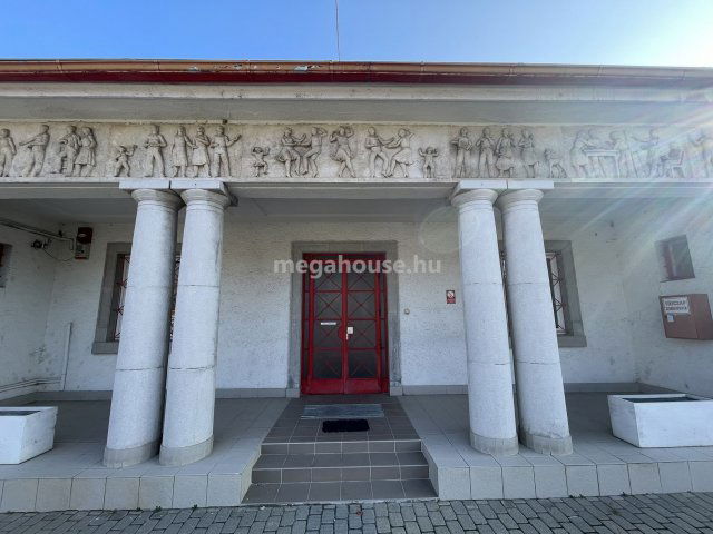 Kiadó ipari ingatlan, Budaörsön 2634 E Ft / hó