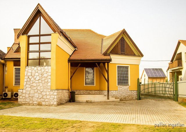 Eladó hotel, Villányban 130 M Ft, 6 szobás / költözzbe.hu