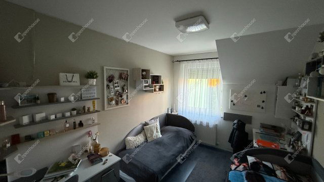 Eladó téglalakás, Sopronban 99.9 M Ft, 3 szobás