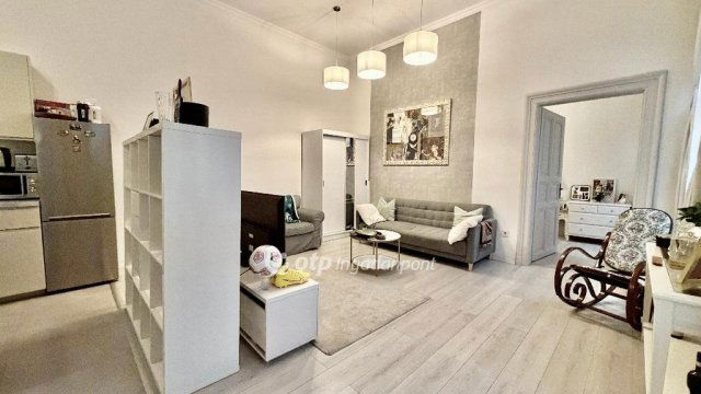 Eladó téglalakás, Budapesten, VI. kerületben 99.5 M Ft, 2 szobás