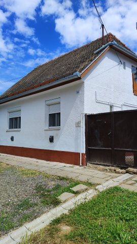 Eladó családi ház, Szekszárdon, Bethlen Gábor utcában 22 M Ft