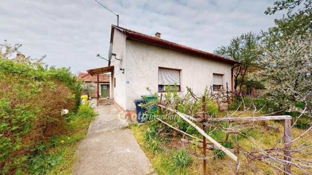 Eladó családi ház, Mezőcsáton 11 M Ft, 2 szobás