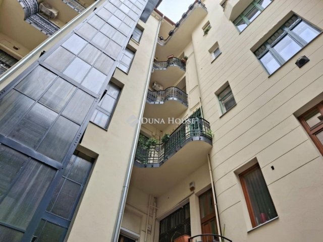 Eladó téglalakás, Budapesten, VI. kerületben 77 M Ft, 3 szobás