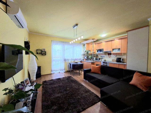 Eladó téglalakás, Nyíregyházán 68.9 M Ft, 4 szobás