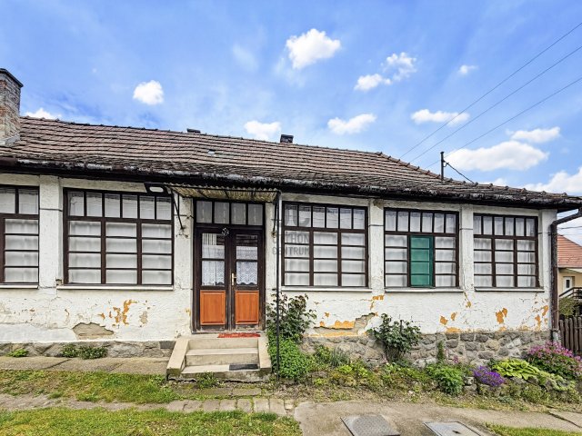 Eladó családi ház, Pilisszentlászlón 48 M Ft, 2 szobás