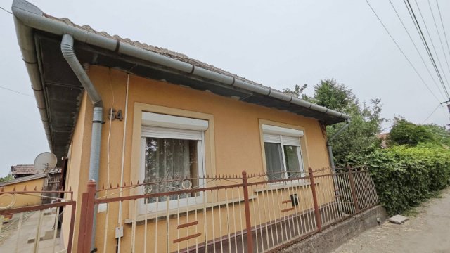 Eladó családi ház, Pilisen 35 M Ft, 2 szobás