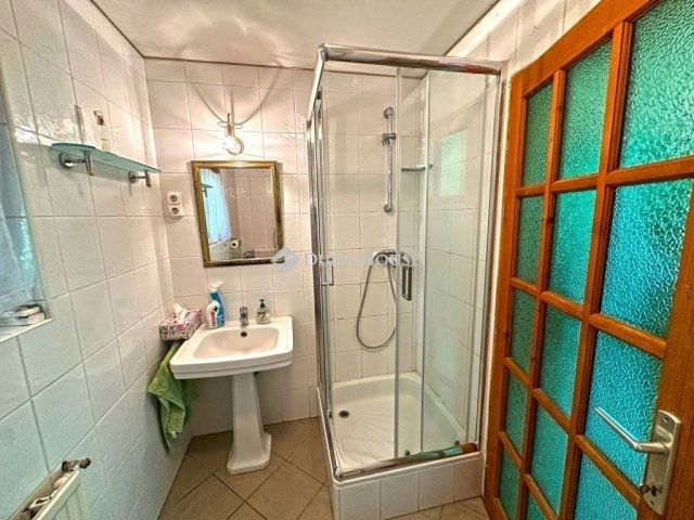 Eladó családi ház, Szentendrén 200.8 M Ft, 6 szobás