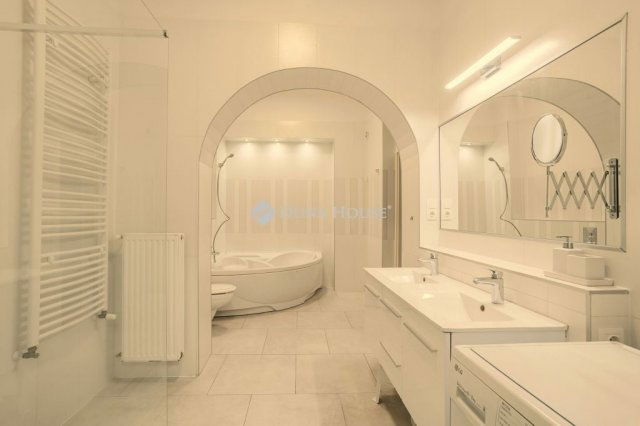 Eladó téglalakás, Pécsett 120 M Ft, 4 szobás