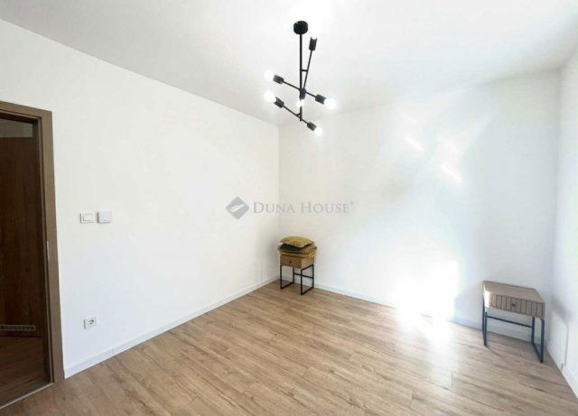 Eladó téglalakás, Pécsett 86.9 M Ft, 4 szobás