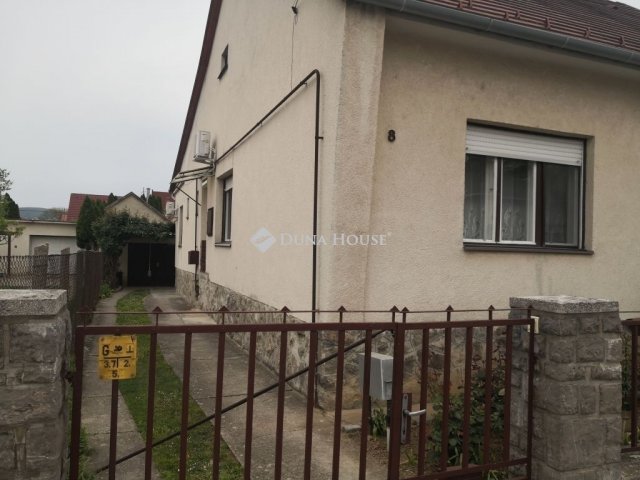 Eladó téglalakás, Pécsett 49.9 M Ft, 2 szobás
