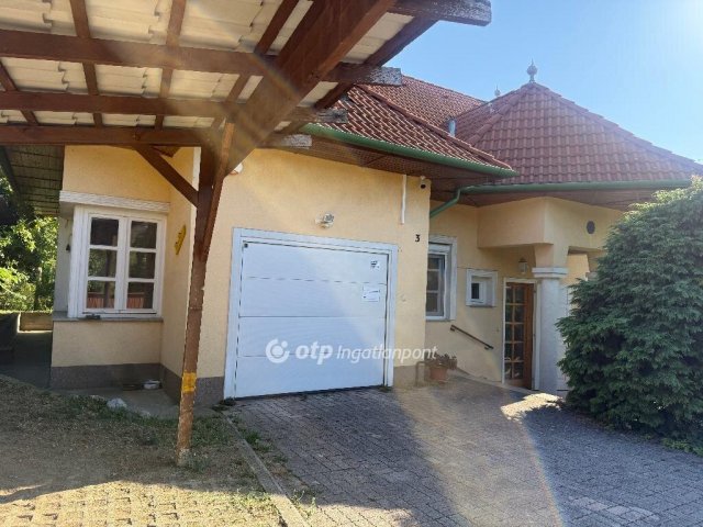 Eladó családi ház, Pécsett 195 M Ft, 5 szobás