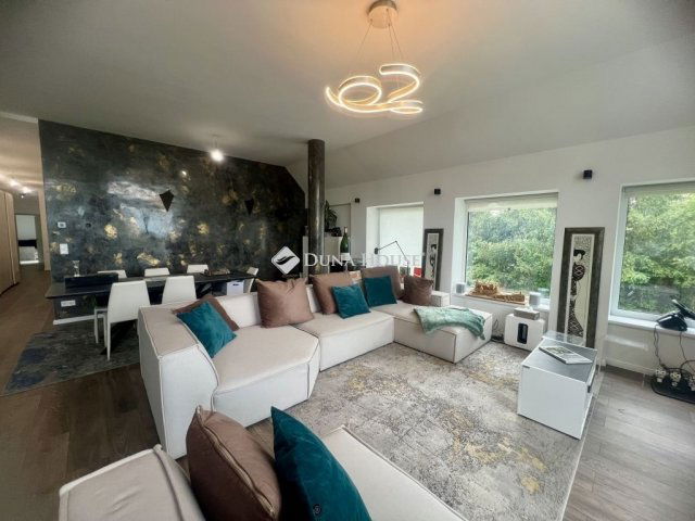 Eladó téglalakás, Budapesten, III. kerületben 353.99 M Ft